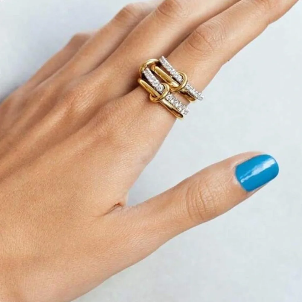 Elegant Gold & Silver Interlocking Ring – Size 8
